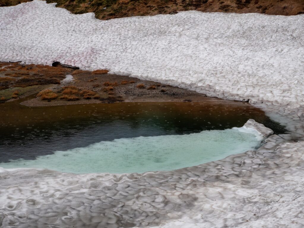 融雪与池塘